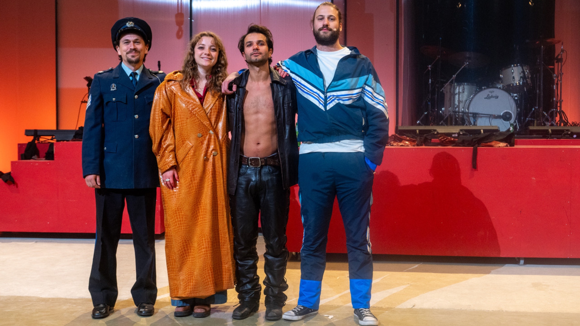 Theater Producties Twente beleeft feestelijke première van grootschalige rockopera in Hal 43